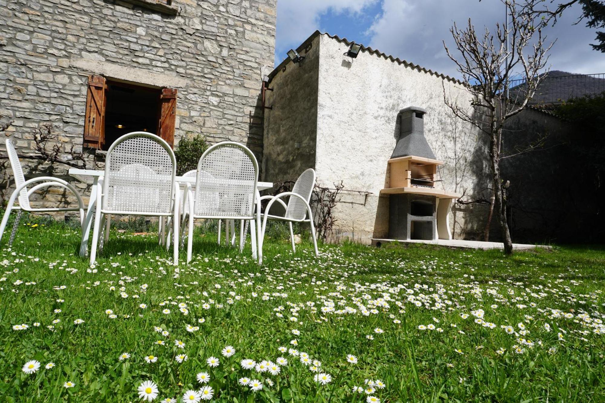 Cirjuana, Casa En El Centro Con Agradable Jardin Y Barbacoa By Pirineos 360 Villa Biescas  Bagian luar foto